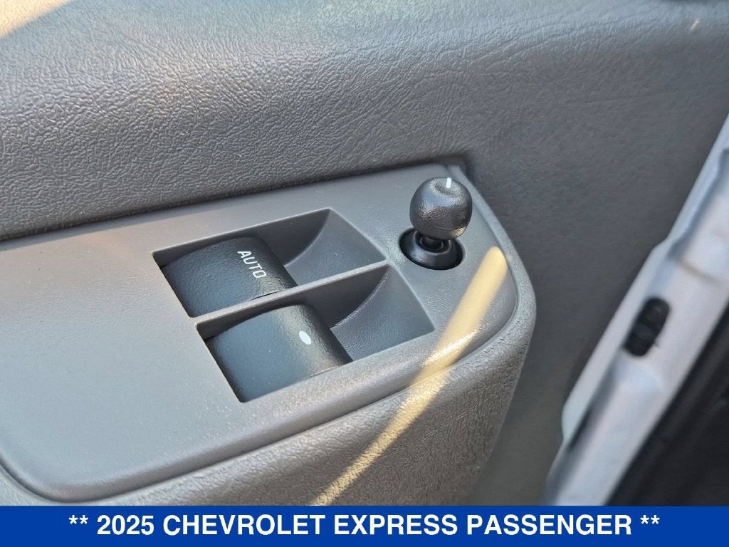 2025 Chevrolet Express Passenger 1LT