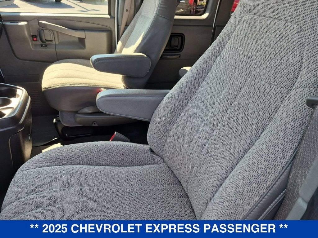 2025 Chevrolet Express Passenger 1LT