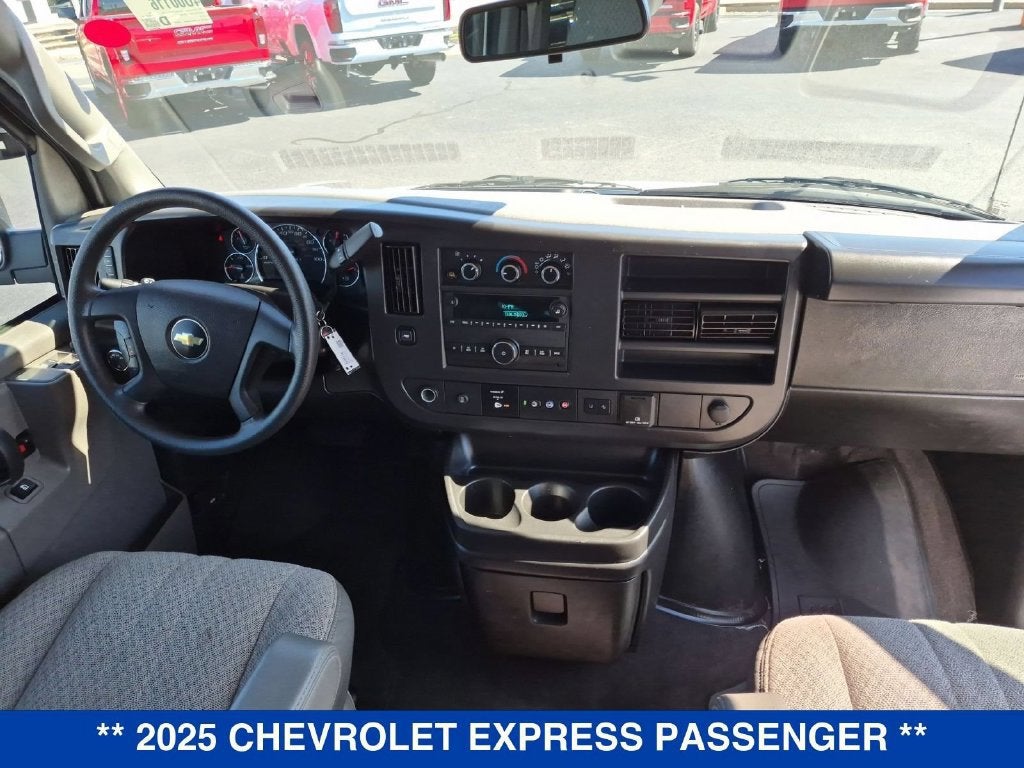2025 Chevrolet Express Passenger 1LT