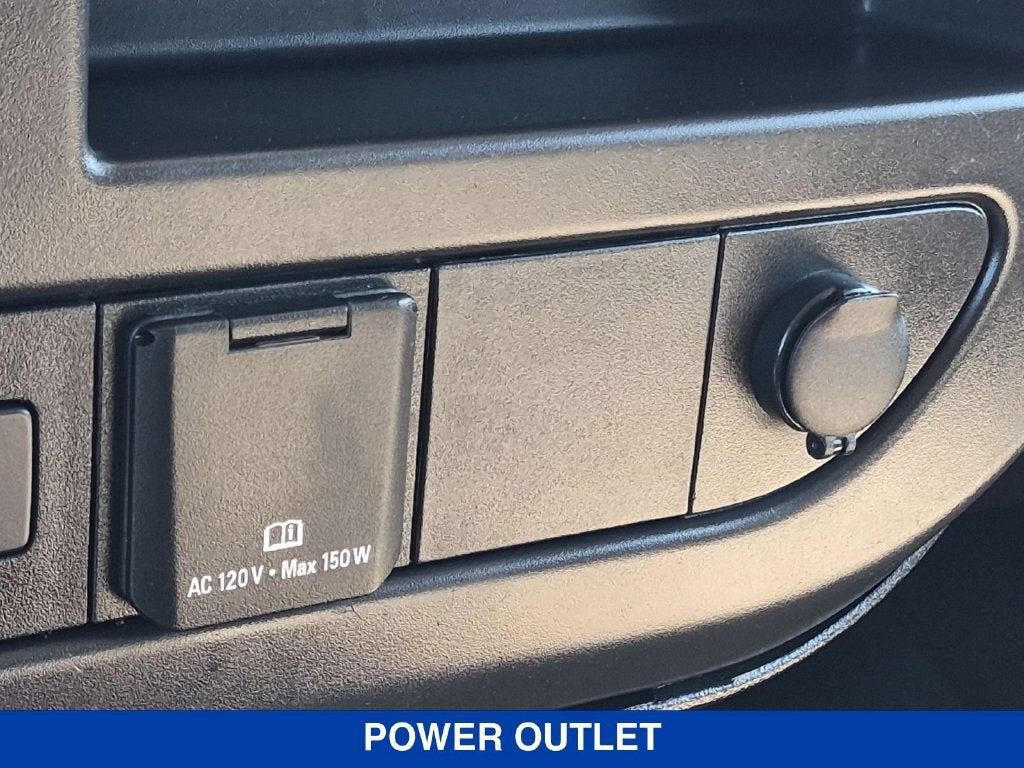 2025 Chevrolet Express Passenger 1LT