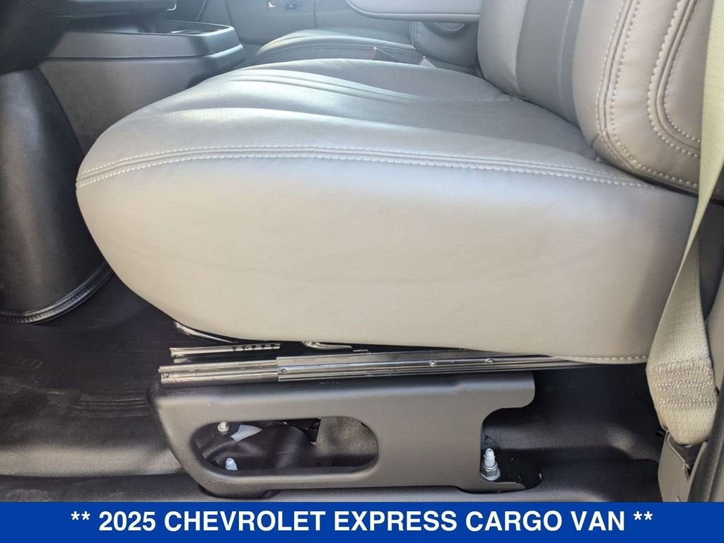 2025 Chevrolet Express Cargo WT