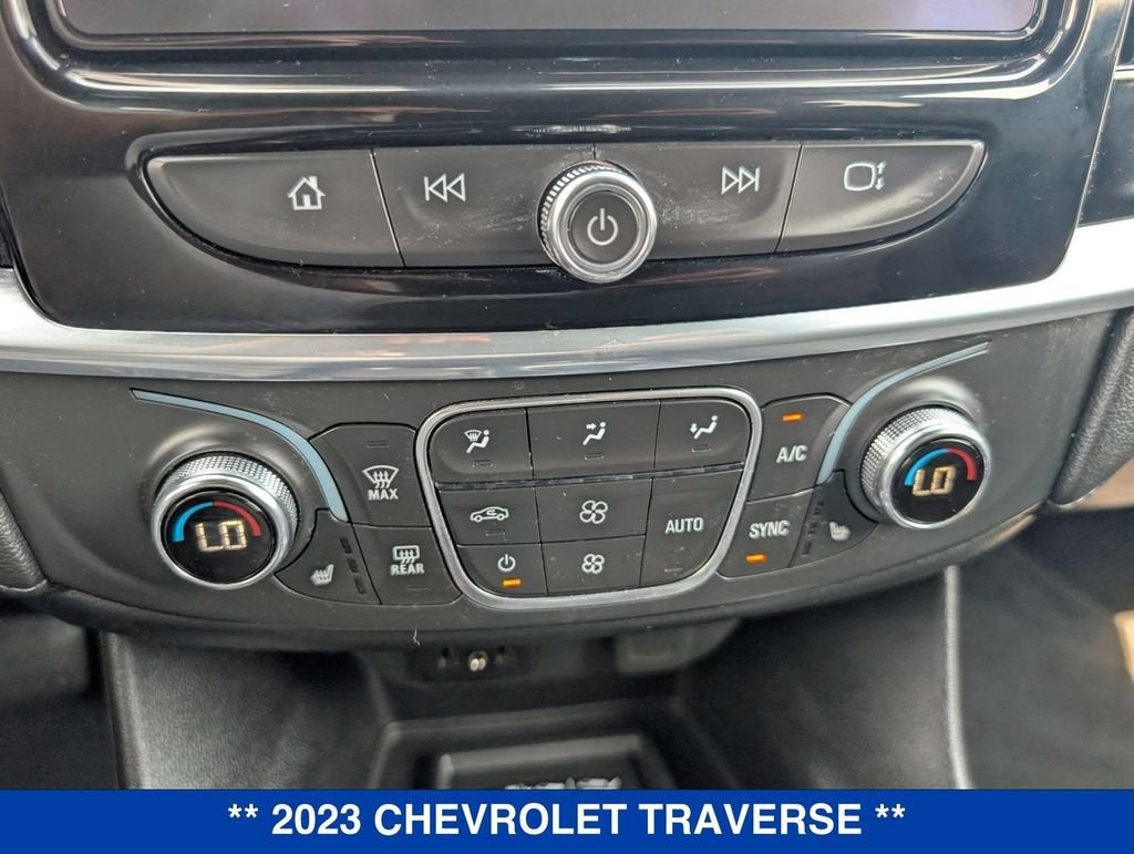 2023 Chevrolet Traverse LT Cloth