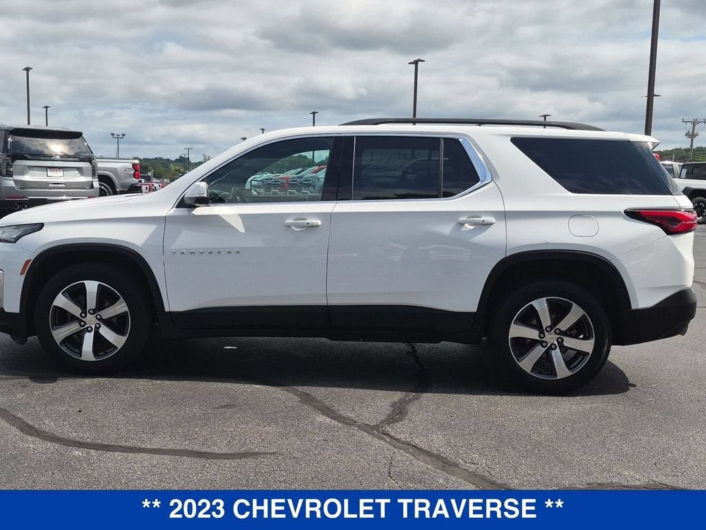 2023 Chevrolet Traverse LT Leather