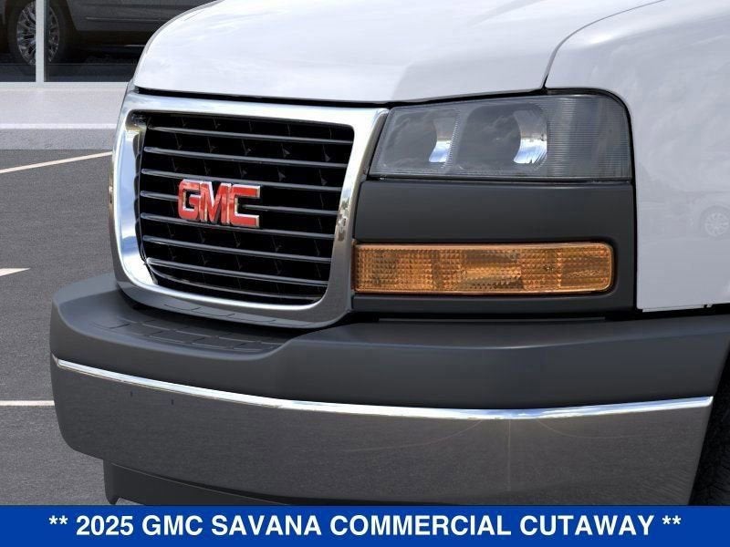 2025 GMC Savana Cutaway 3500 1WT