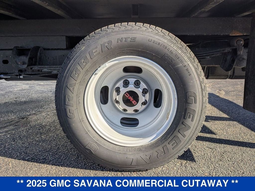 2025 GMC Savana Cutaway 3500 1WT
