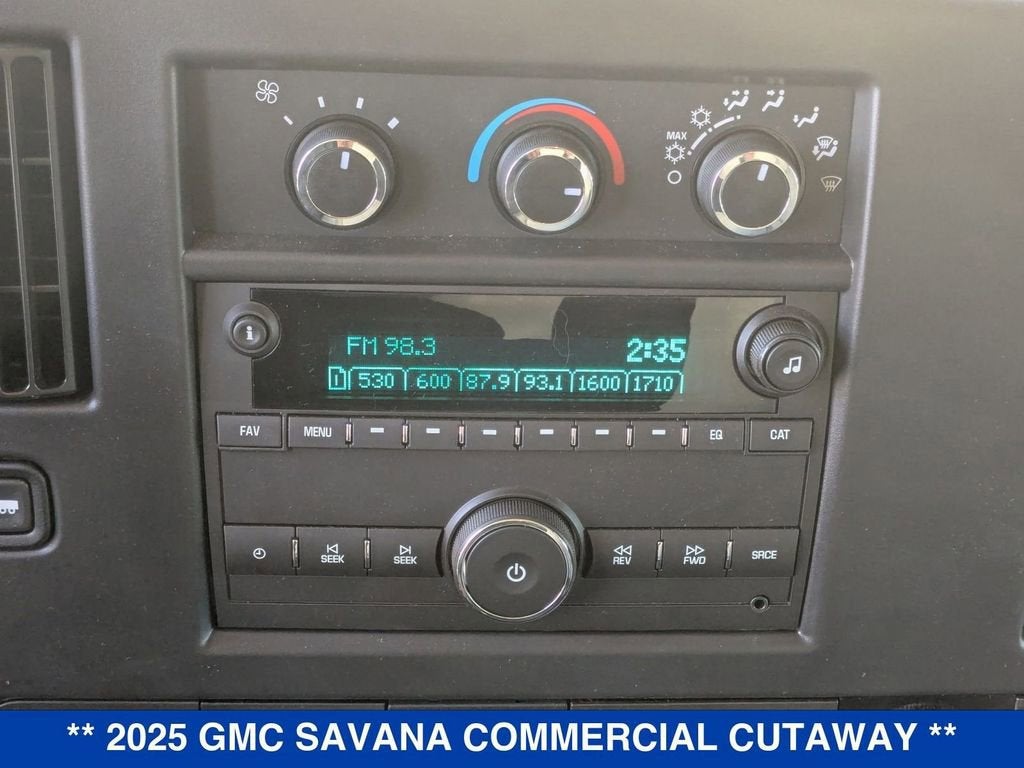 2025 GMC Savana Cutaway 3500 1WT