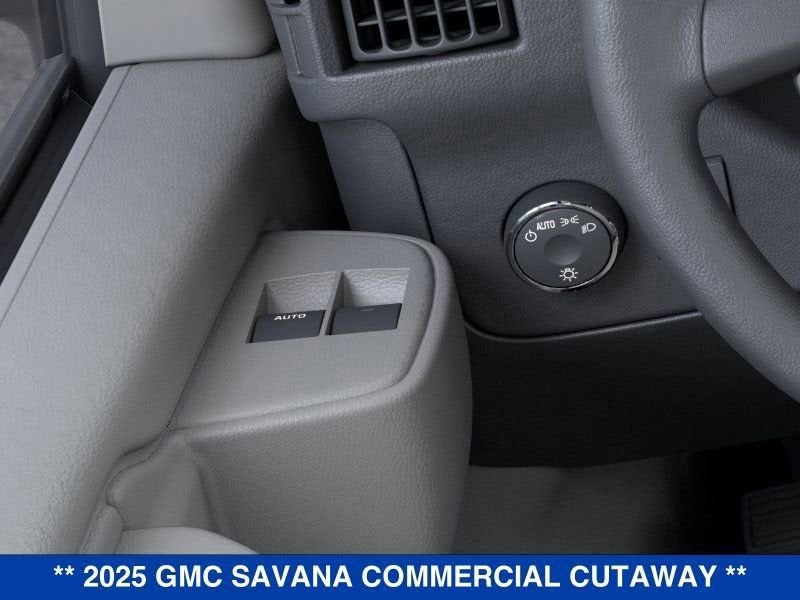 2025 GMC Savana Cutaway 4500 2WT
