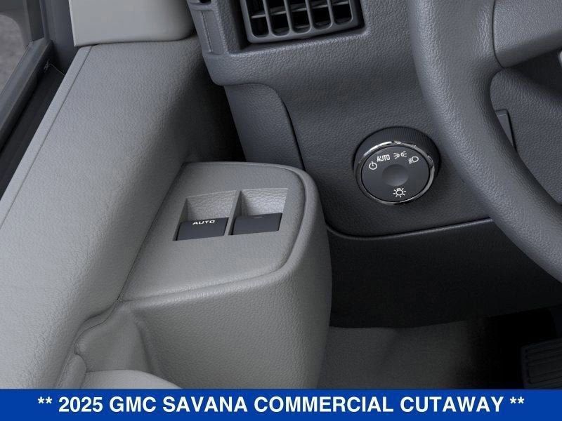 2025 GMC Savana Cutaway 4500 2WT