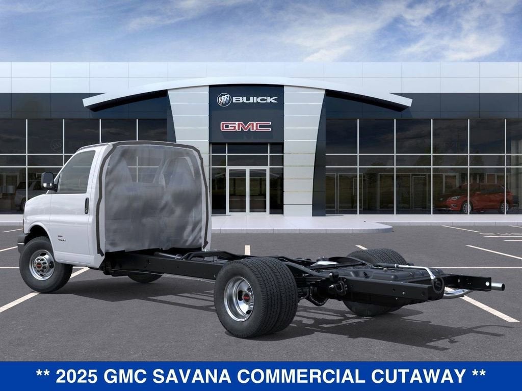 2025 GMC Savana Cutaway 4500 2WT