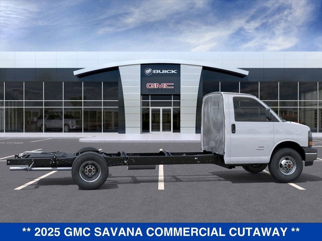 2025 GMC Savana Cutaway 4500 2WT